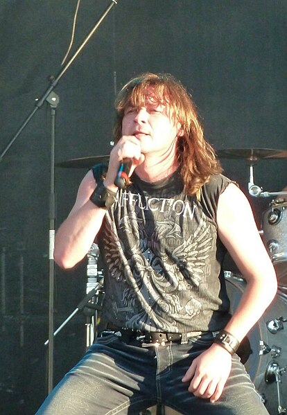 File:Mikhail Zhitnyakov at Kavarna Rock Fest 2013.jpg