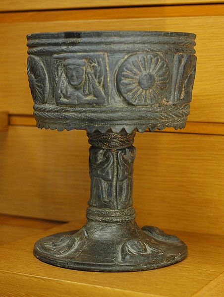 File:Bucchero chalice Louvre C627.jpg