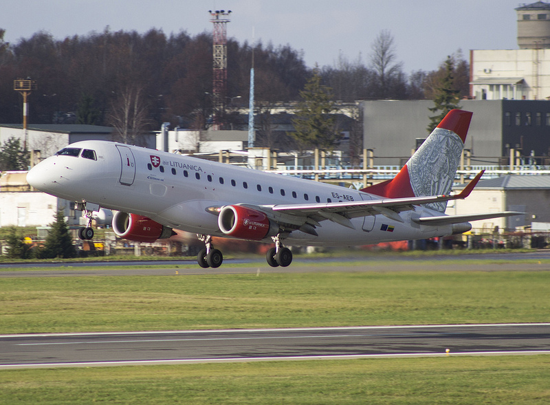 File:Air Lituanica Embraer170 taking off at Vilnius airport.jpg