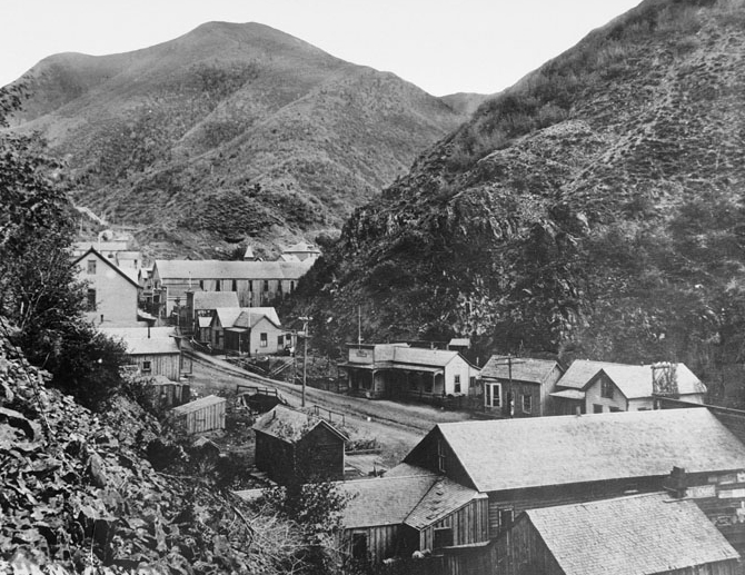 File:Bingham Canyon, Utah, in 1914.jpg