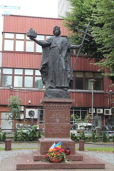 File:Gdansk Vladimir I of Kiev Statue 2019 P01.jpg