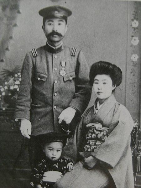 File:Nakahara Tyuuya and Parents.jpg