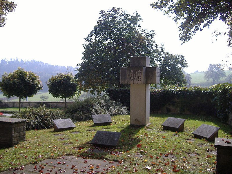 File:Mahnmal Wolfenhausen 1.jpg