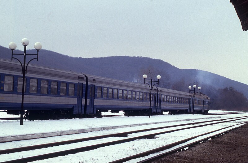 File:Zhovkva trein 2004 IV.jpg