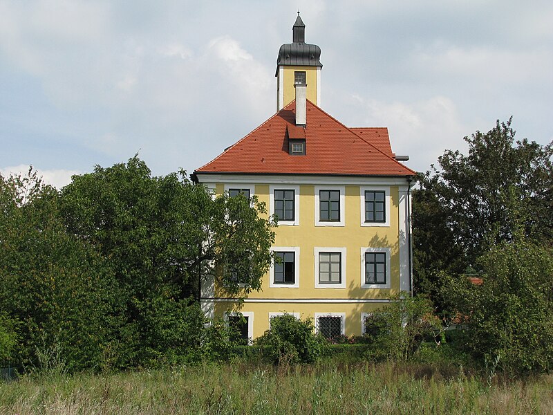 File:Schloss Schönbichl.jpg