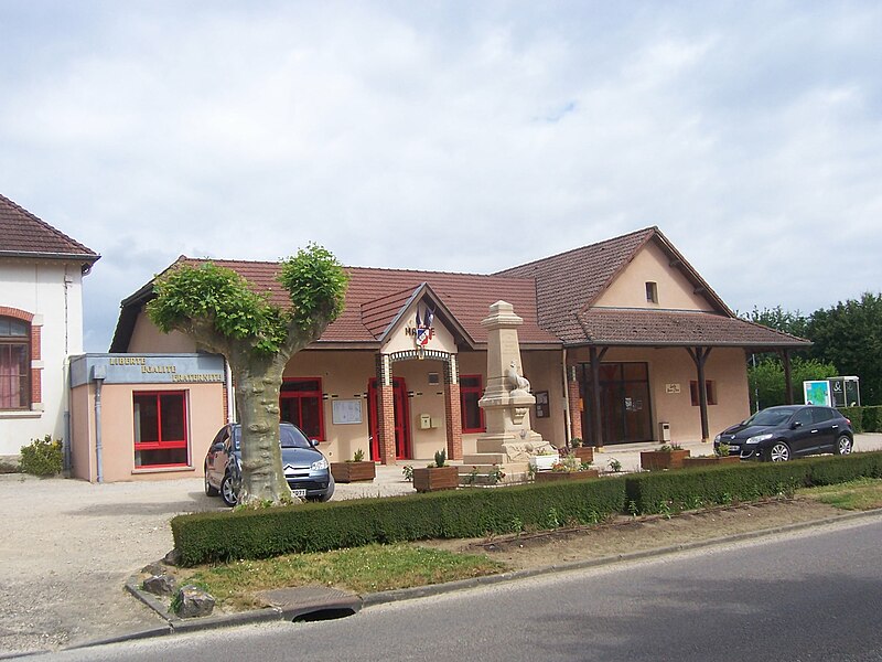 File:La Chapelle-Naude Mairie.jpg