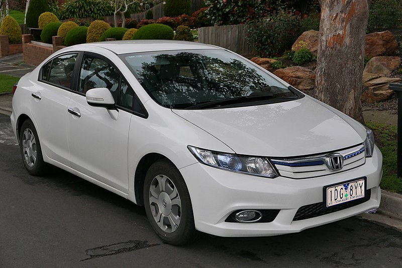 File:2014 Honda Civic (FB4 MY13) Hybrid sedan (2015-08-07) 01.jpg