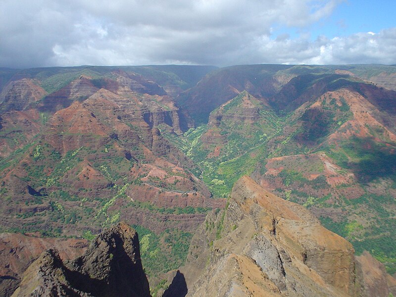 File:Overlooking Waimea Canyon.jpg