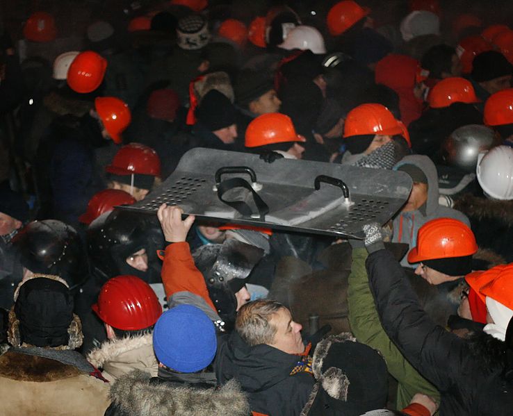 File:Euromaidan Night of 11 December 6.jpg