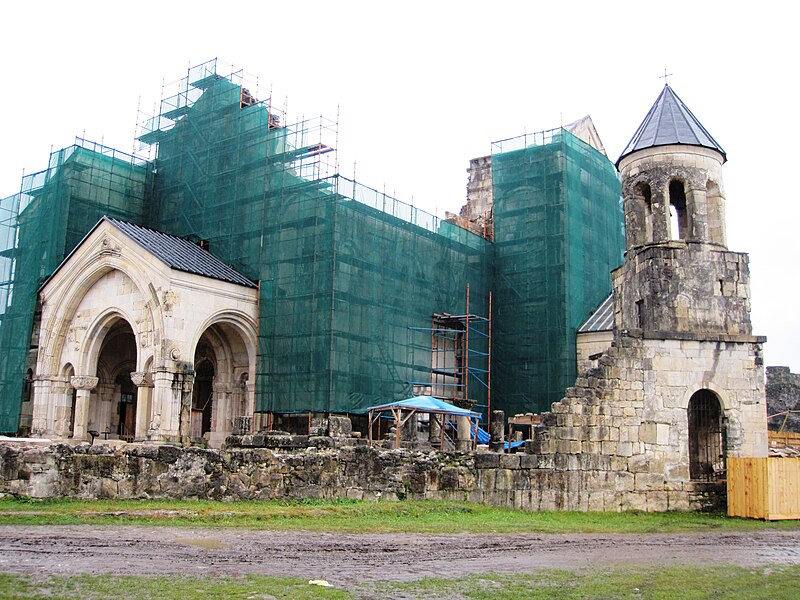 File:Bagrati Cathedral under reconstruction (4).jpg