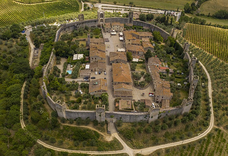 File:Monteriggioni dall'alto.jpg