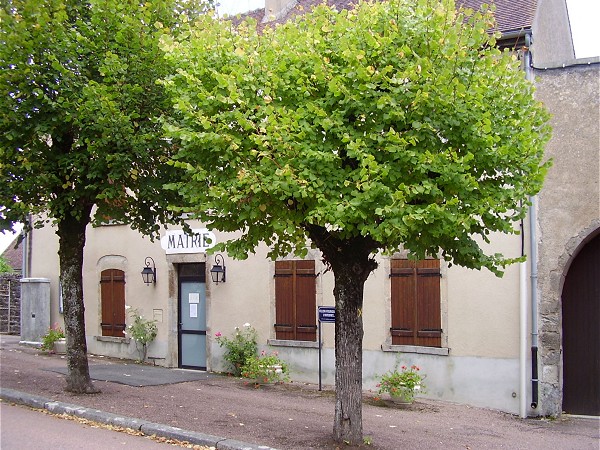 File:Mairie de Cervon.jpg