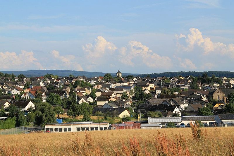 File:Panorama of Grossmaischeid.jpg