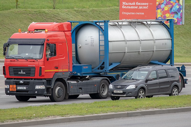 File:MAZ-5440 truck in Minsk 02.jpg