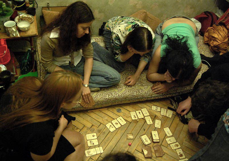 File:Manchkin (game in process).jpg