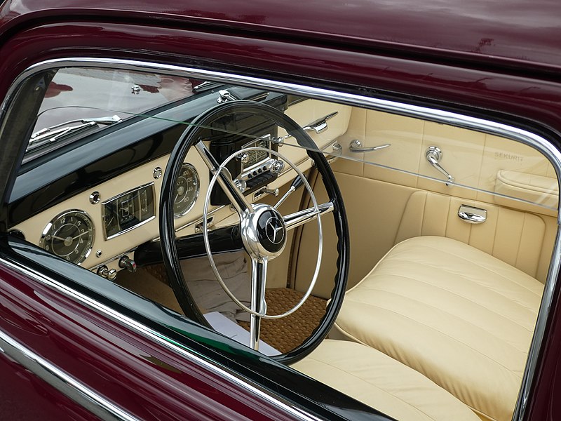 File:Mercedes-Benz 220 (1953) W187 interior.jpg