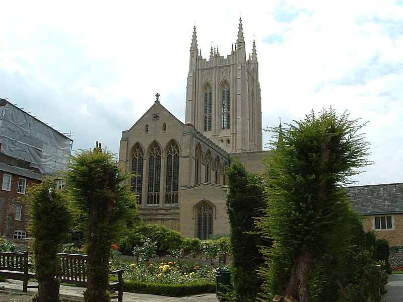 File:St edmundsbury cathedral.jpg