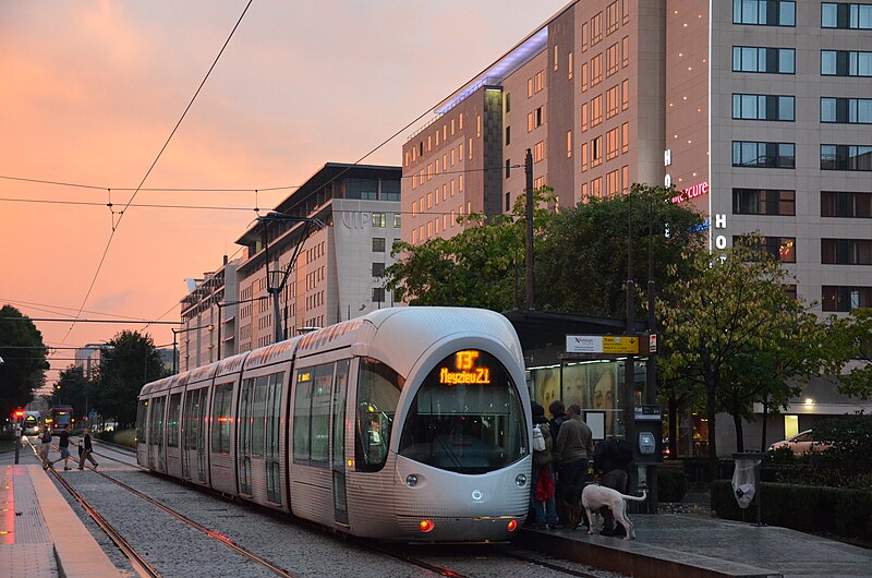 File:884 Citadis 402 TCL - Gare Part-Dieu Villette.jpg