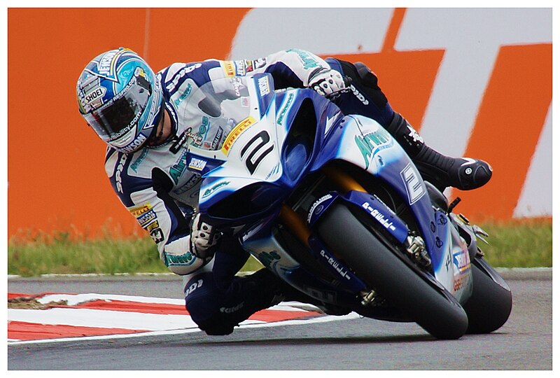 File:Leon Camier No 2 Yamaha 2009 BSB.jpg