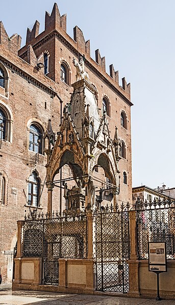 File:Arche scaligere (Verona) Mastino II.jpg