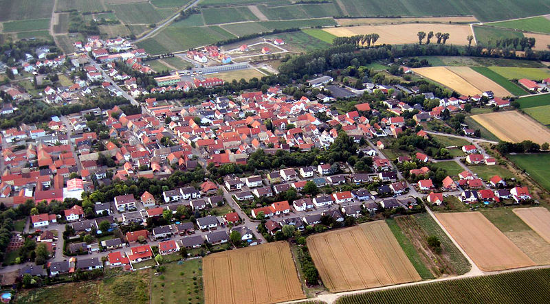 File:Bechtolsheim Nord 2005 07 09.jpg