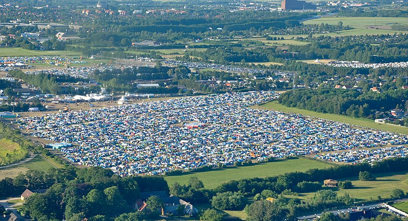 File:Roskilde Festival camp area 2015.jpg