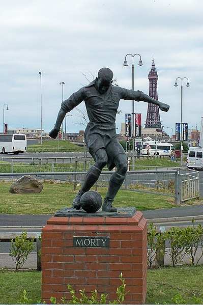 File:Stan Mortensen statue Blackpool-geograph-1675579.jpg