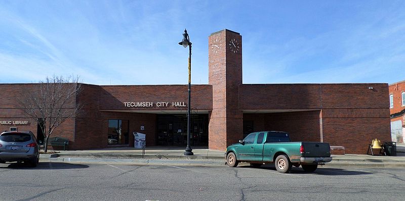 File:City Hall, Tecumseh, Oklahoma.jpg