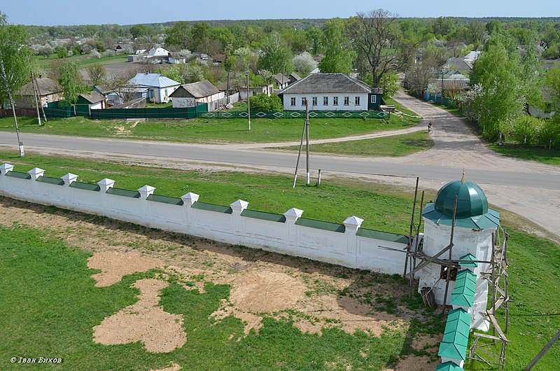 File:Огорожа церкви в Петрівському.jpg