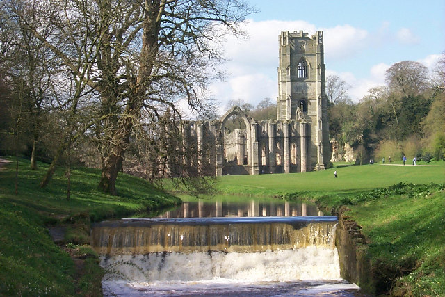 File:Fountains Abbey - geograph.org.uk - 103294.jpg