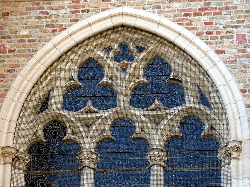 File:Reuleaux triangles on a window of Onze-Lieve-Vrouwekerk, Bruges 1.jpg