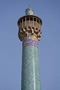 Banna'i bak meuseujid keurajeuen di Isfahan, Iran, deungon kheuet Kufi peuet sagoe geuulang-ulang nan Muhammad ngon Ali