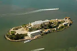 Alcatraz-eiland vanaf 550 m uit die weste gesien.