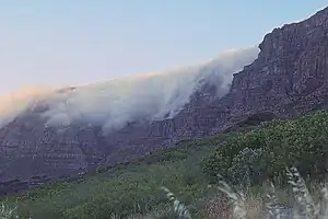 Die "tafeldoek" or die noordekant van Tafelberg.