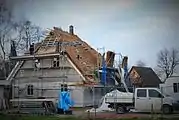 Bouwerk aan 'n grasdak in Mecklenburg, Duitsland.