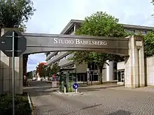 Ingang tot die Babelsberg-ateljee in Potsdam-Babelsberg