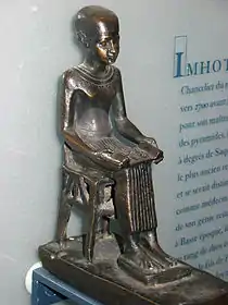 ’n Beeldjie van Imhotep in die Louvre.