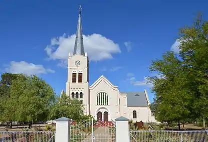 Steytlerville se NG kerk. Die hoeksteen is gelê op 5 Mei 1906. Dit bied sitplek aan 1 500 kerkgangers en is een van die grootste NG kerke in die land.