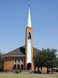 Ds. J.D.H. Smit het die hoeksteen van die Hervormde kerk Ogies op 29 September 1956 gelê. Die bouaannemer was NHW Bouers.