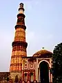 Die 1 000 jaar oue Qutub Minar in Delhi.