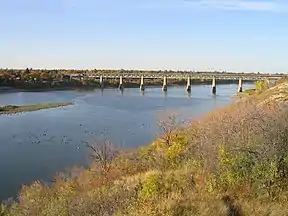 Die Suid-Saskatchewanrivier naby Saskatoon, Saskatchewan.