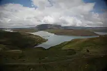 Driekloofdam, wat dieselfde stoorplek (in die agtergrond) van die Starkfonteindamdam skei