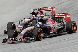 Die twee Toro Rosso's van Carlos Sainz jr. en Max Verstappen by die 2015 Maleisiese Grand Prix