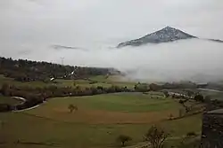 Faixetas en el puerto de la Foradada, dende Foradada. El Campanué i ye a'l fondo.