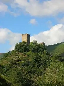 Anvista d'o castiello de Doiras, en o termin municipal de Cervantes