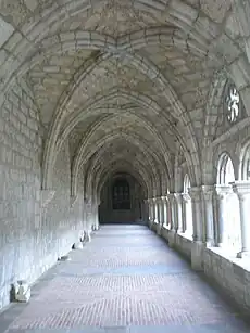 Claustro d'o monesterio de Santa María la Reyal d'Iranzu