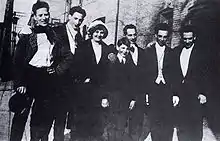 Groucho, Gummo, Minnie (madre), Zeppo, Frenchy (padre), Chico y Harpo en 1915