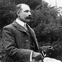 O compositor britanico Edward Elgar, en una imachen d'os anyos 1900.