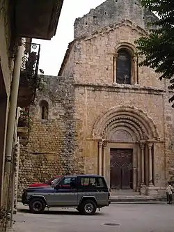 A frontera de l'antigo monesterio de Santa María de Lladó