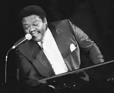 O pianista estauinitense Fats Domino en 1992 mientres d'un concierto en Deauville (Normandía, Francia).